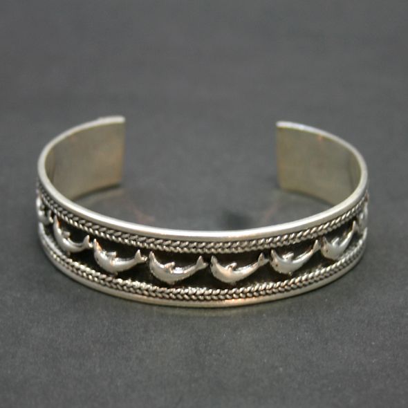 画像: 【INDIAN JEWELRY】ナバホ族が作る一点物シルバーアクセ シルバーバングル新入荷アップしました。